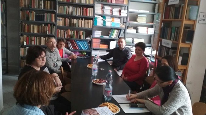 Pedagogusok es kozkonyvtarak